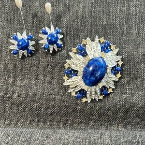 Sarah Coventry Blue and Silver Brooch Set
